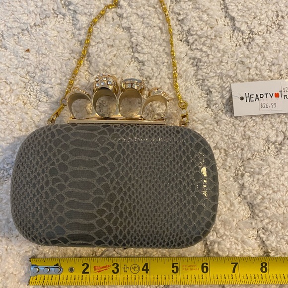 COPY - Skull Finger Wristlet - Picture 5 of 8